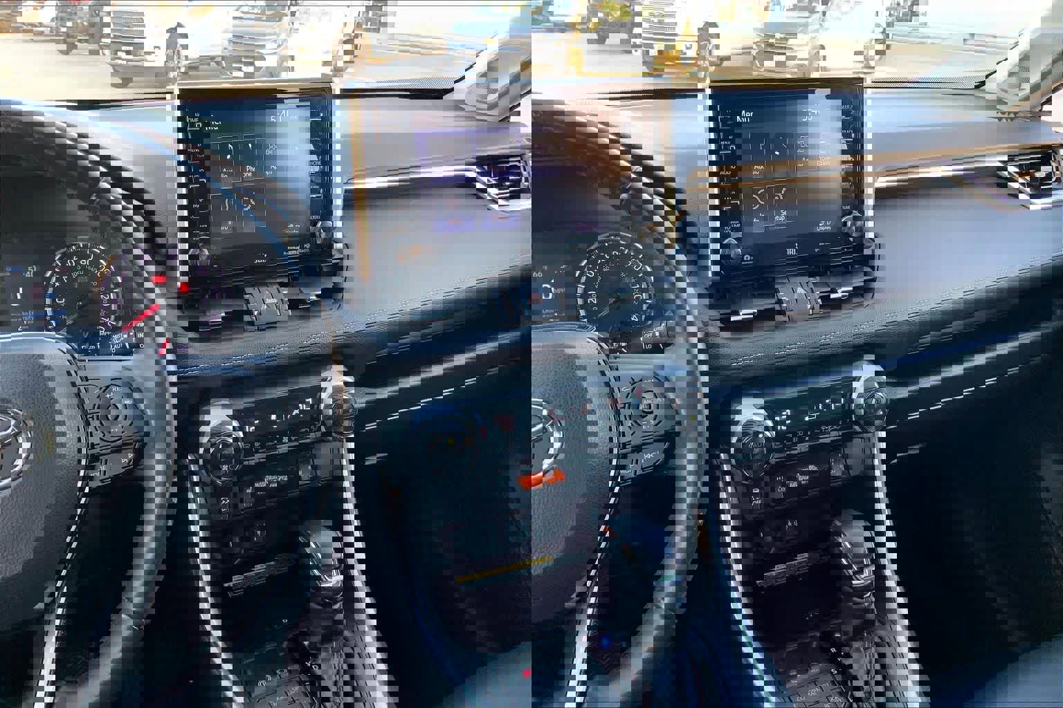 Used 2019 Toyota RAV4 XLE Premium image 5