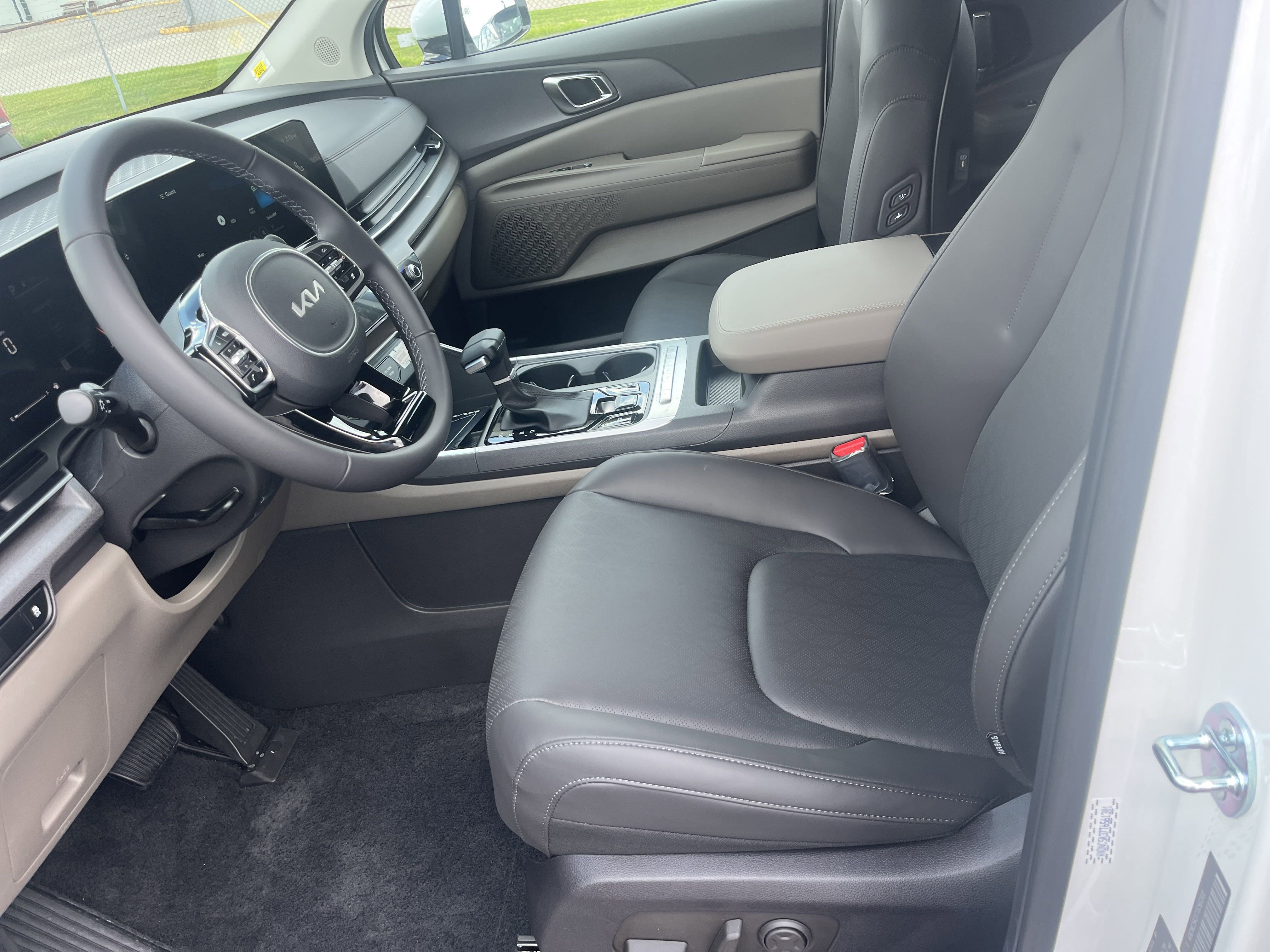 New 2026 Kia Carnival EX image 4