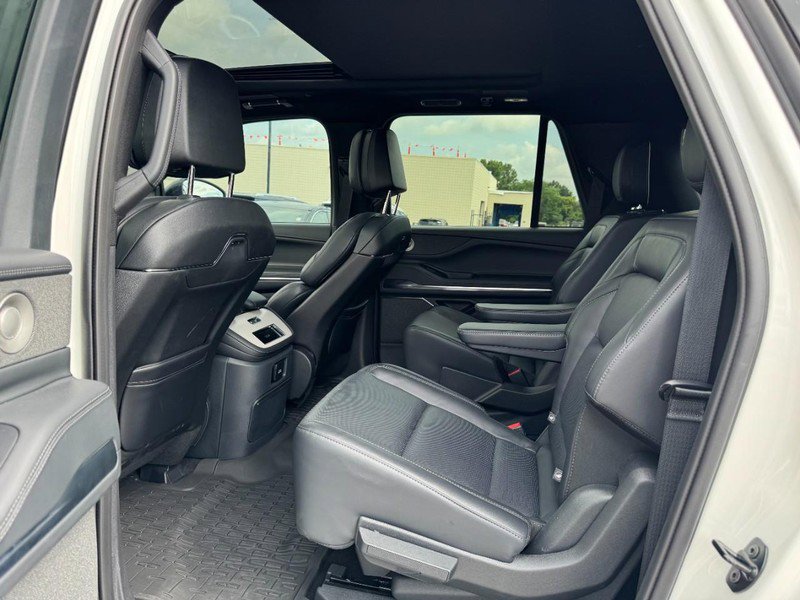 Used 2025 Lincoln Navigator L Reserve w/ Jet Appearance Package image 12