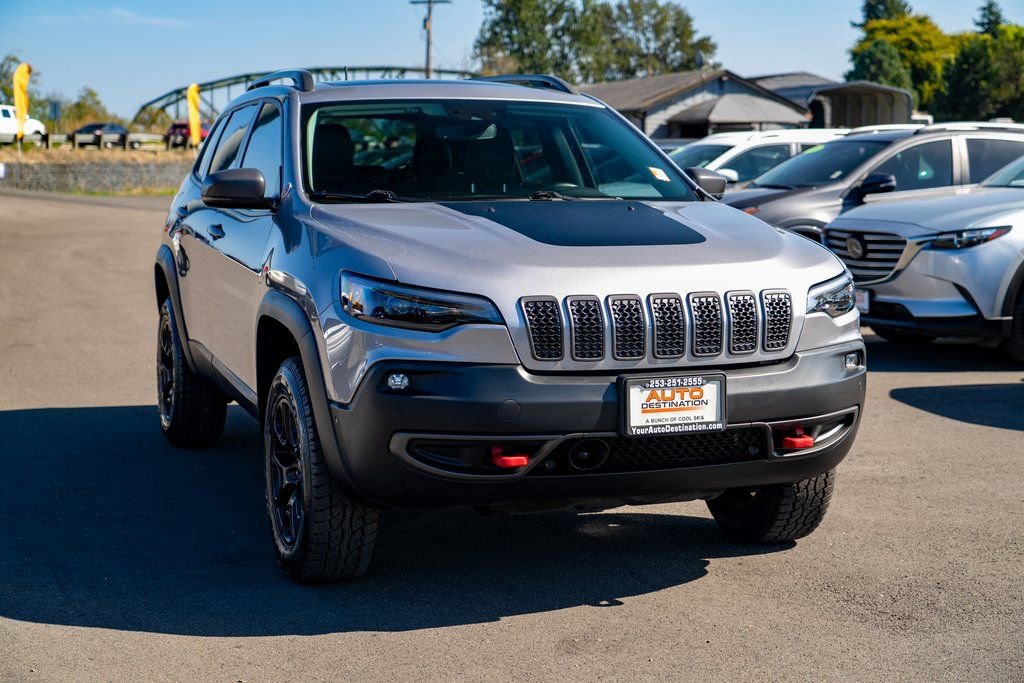 Used 2019 Jeep Cherokee Trailhawk AWD/4WD image 2