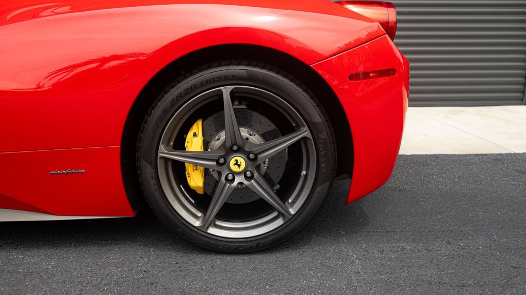 Used 2015 Ferrari 458 Spider RWD image 32