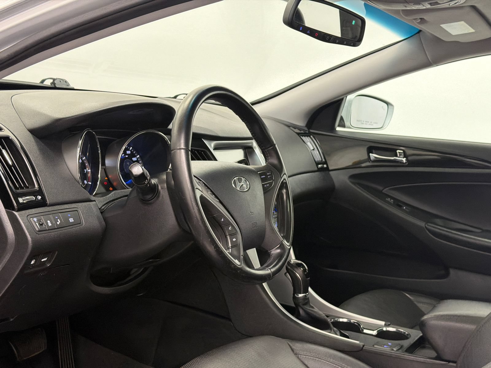 Used 2014 Hyundai Sonata Limited w/ Technology Package 05 FWD image 9