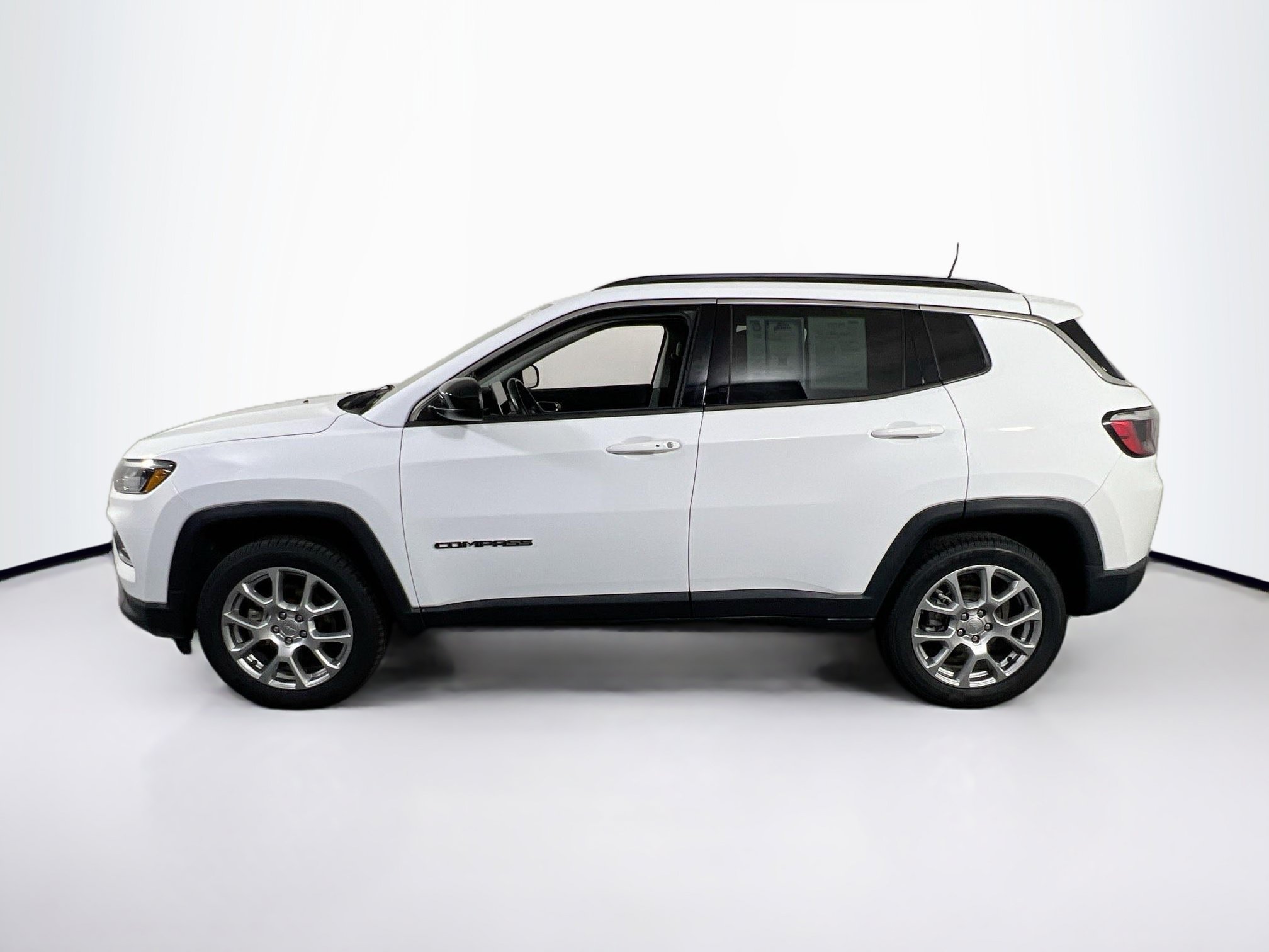 Used 2022 Jeep Compass Latitude AWD/4WD image 8