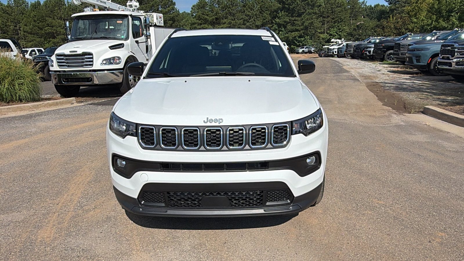 New 2026 Jeep Compass Latitude AWD/4WD image 3