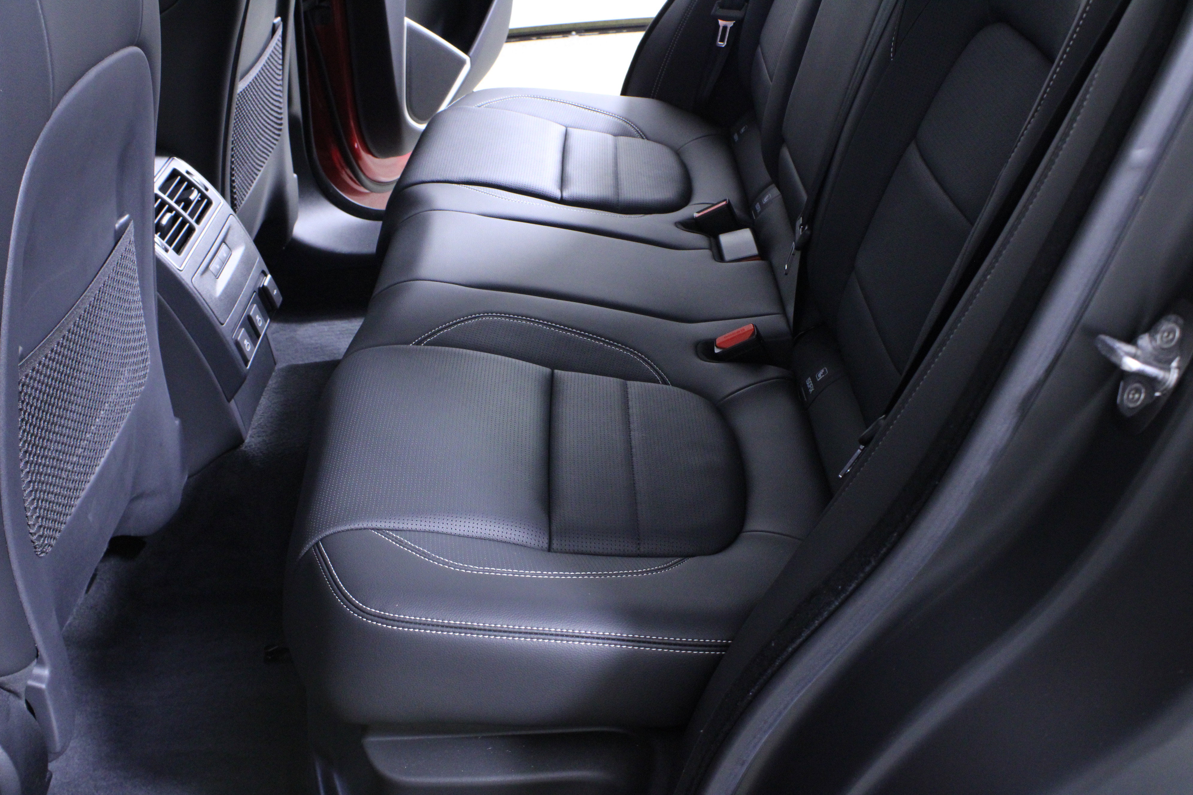 Certified 2026 Jaguar F-PACE R-Dynamic S image 11