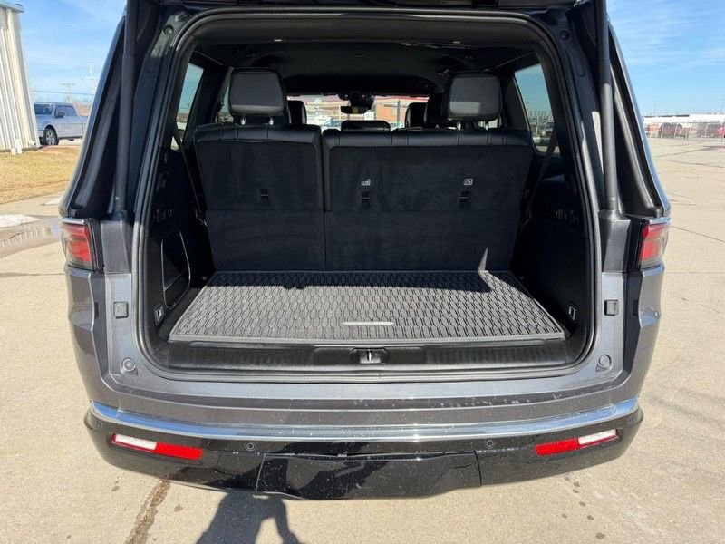 Used 2024 Jeep Wagoneer Series II image 5