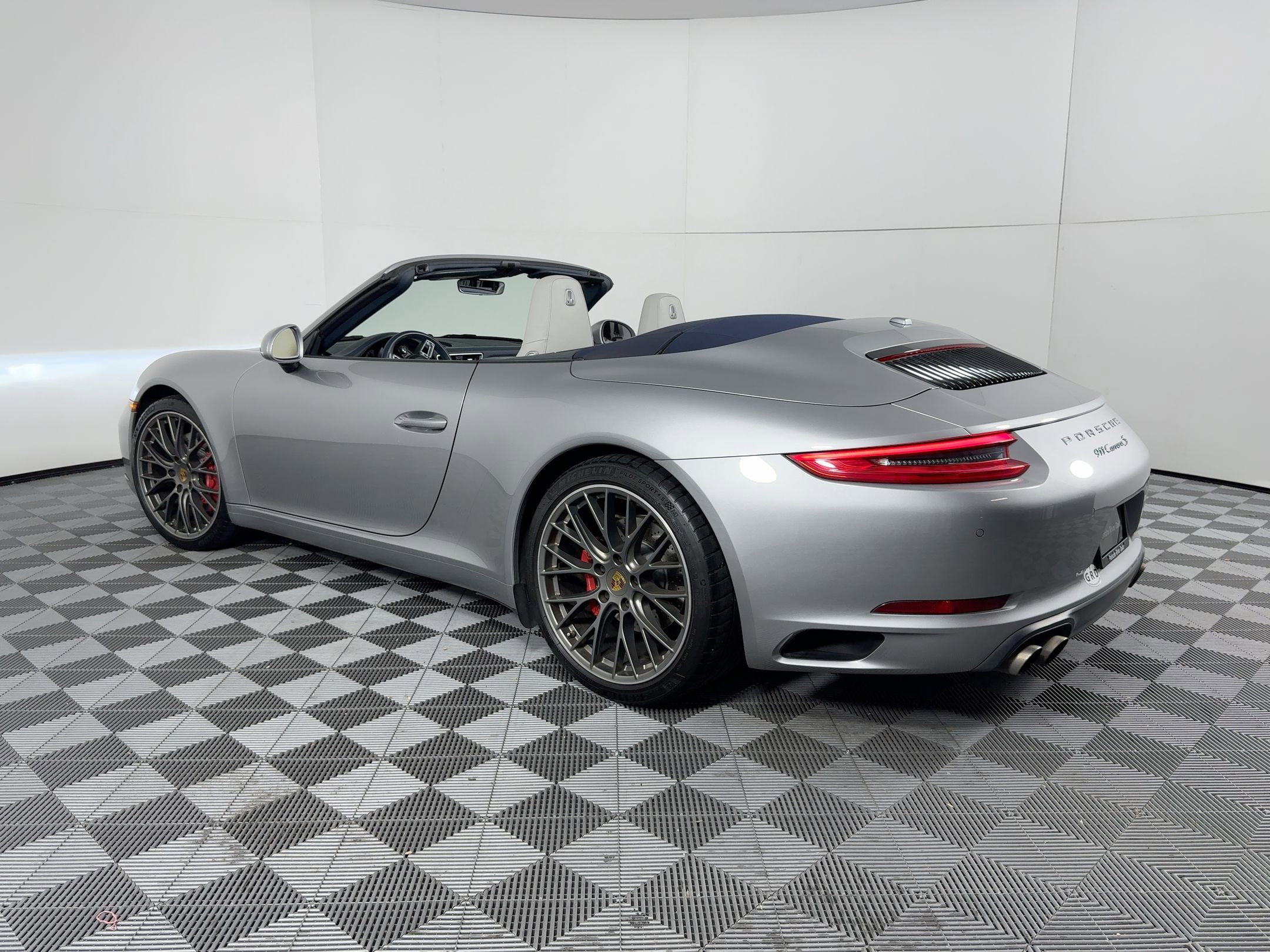 Certified 2018 Porsche 911 Carrera S image 3