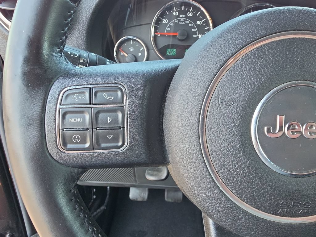 Used 2016 Jeep Wrangler Unlimited Rubicon w/ Connectivity Group AWD/4WD image 17