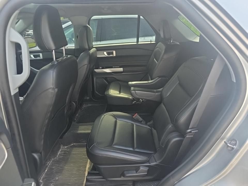 Used 2024 Ford Explorer XLT w/ Equipment Group 202A AWD/4WD image 12