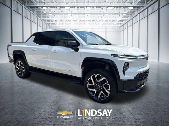 Certified 2025 Chevrolet Silverado EV RST AWD/4WD image 33
