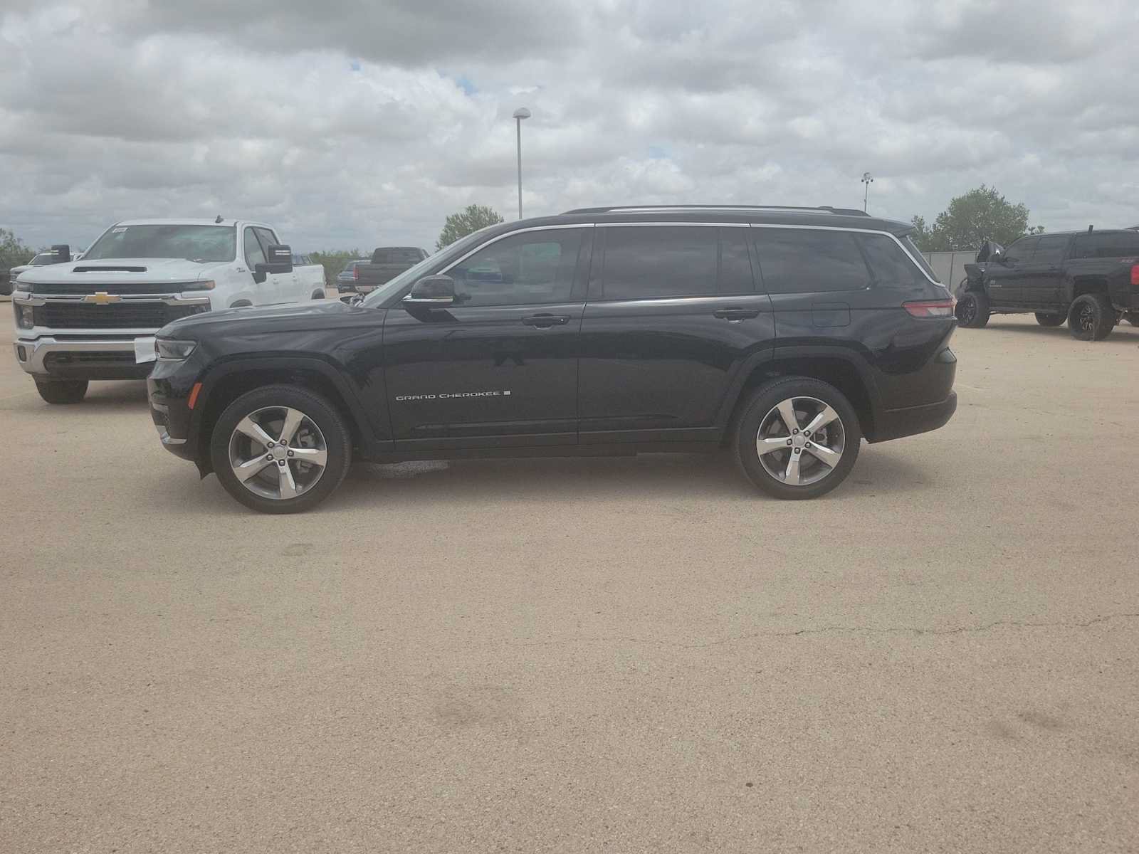 Used 2021 Jeep Grand Cherokee L Limited AWD/4WD image 5