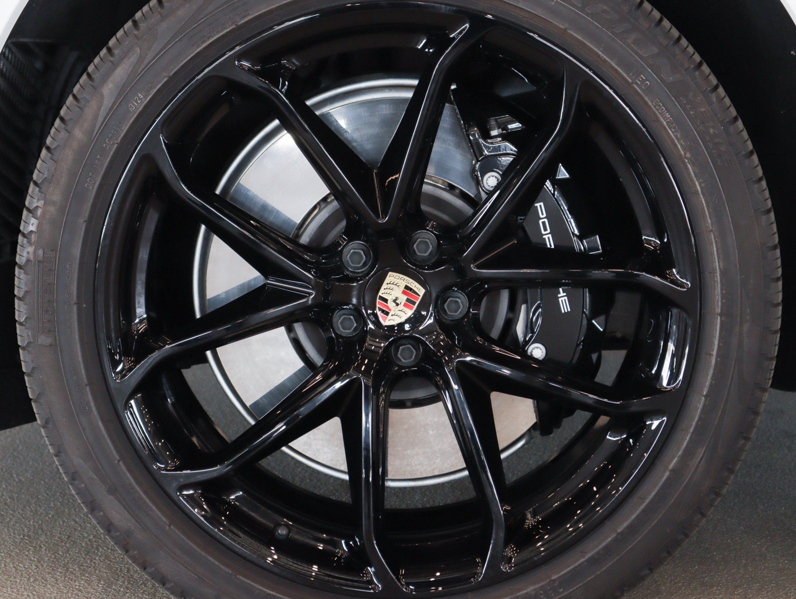 Certified 2025 Porsche Macan GTS AWD/4WD image 13