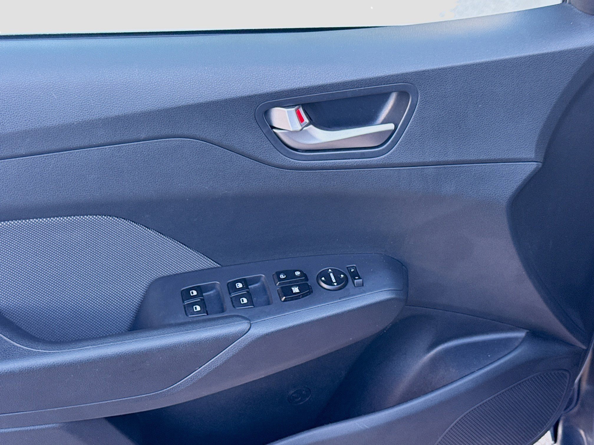 Used 2022 Hyundai Accent Limited image 15