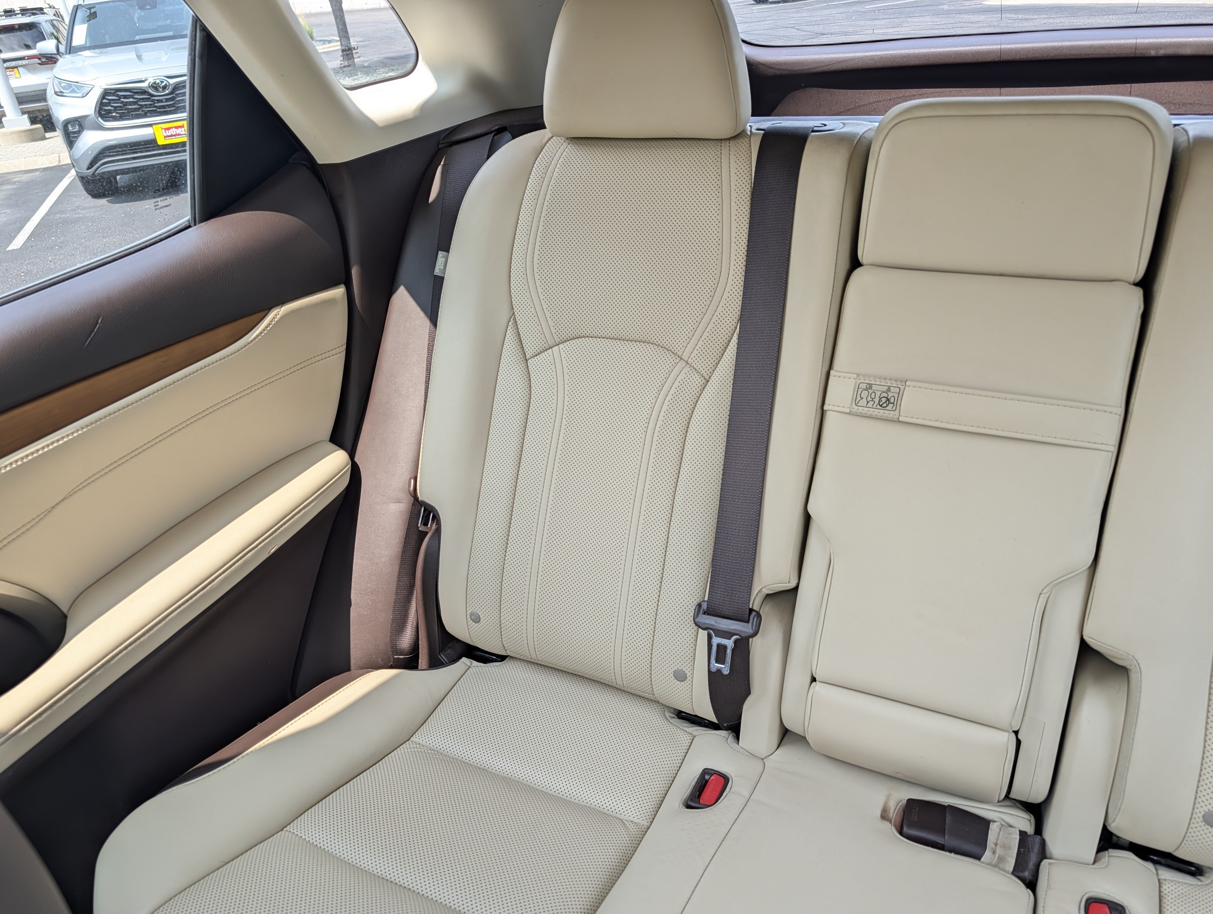 Used 2018 Lexus RX 450h AWD w/ Premium Package image 12