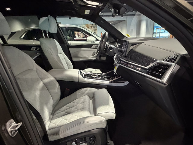 New 2026 BMW X7 xDrive40i w/ M Sport Package AWD/4WD image 25