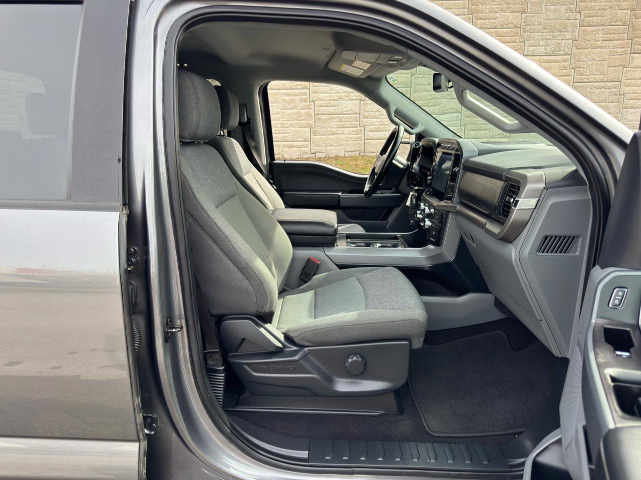 Used 2024 Ford F150 XLT w/ Mobile Office Package image 40