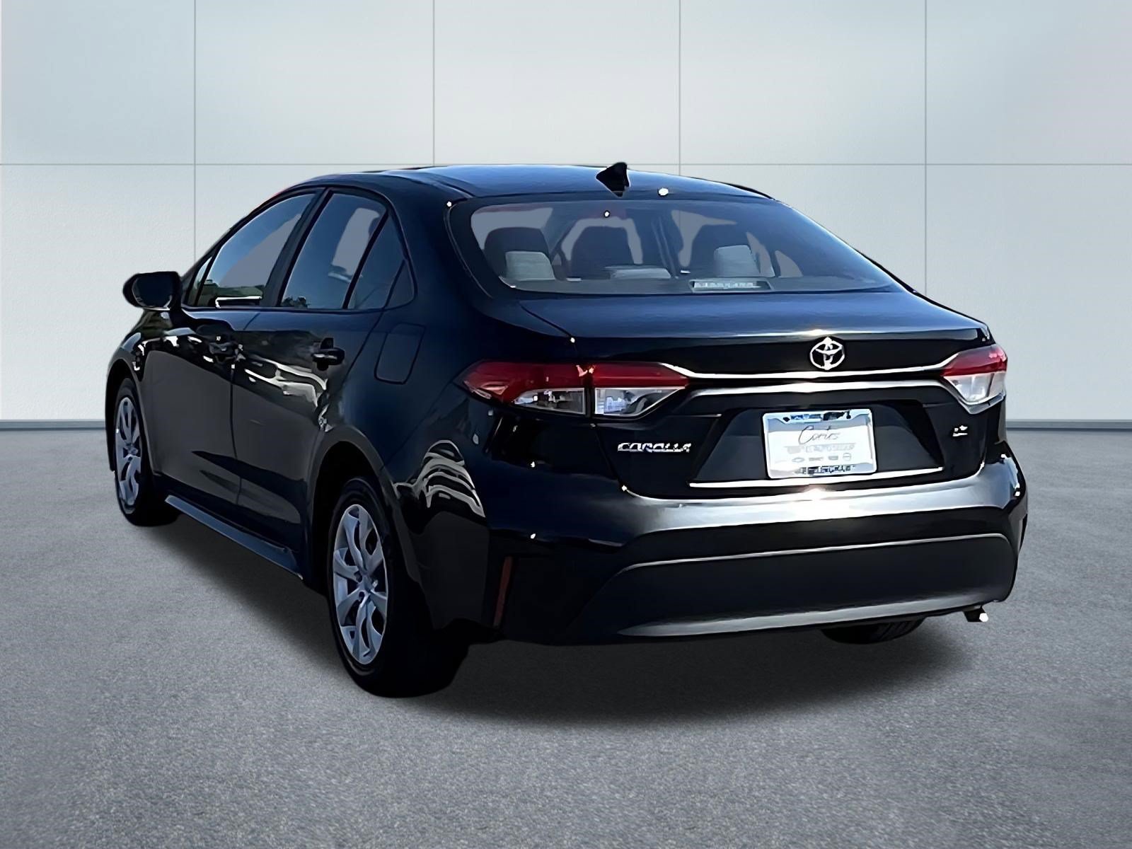 Used 2025 Toyota Corolla LE FWD image 4
