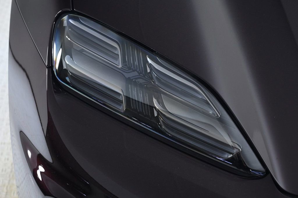 Certified 2025 Porsche Macan Electric image 11