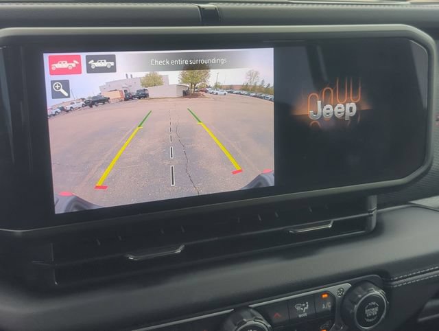 Used 2025 Jeep Gladiator Rubicon AWD/4WD image 19