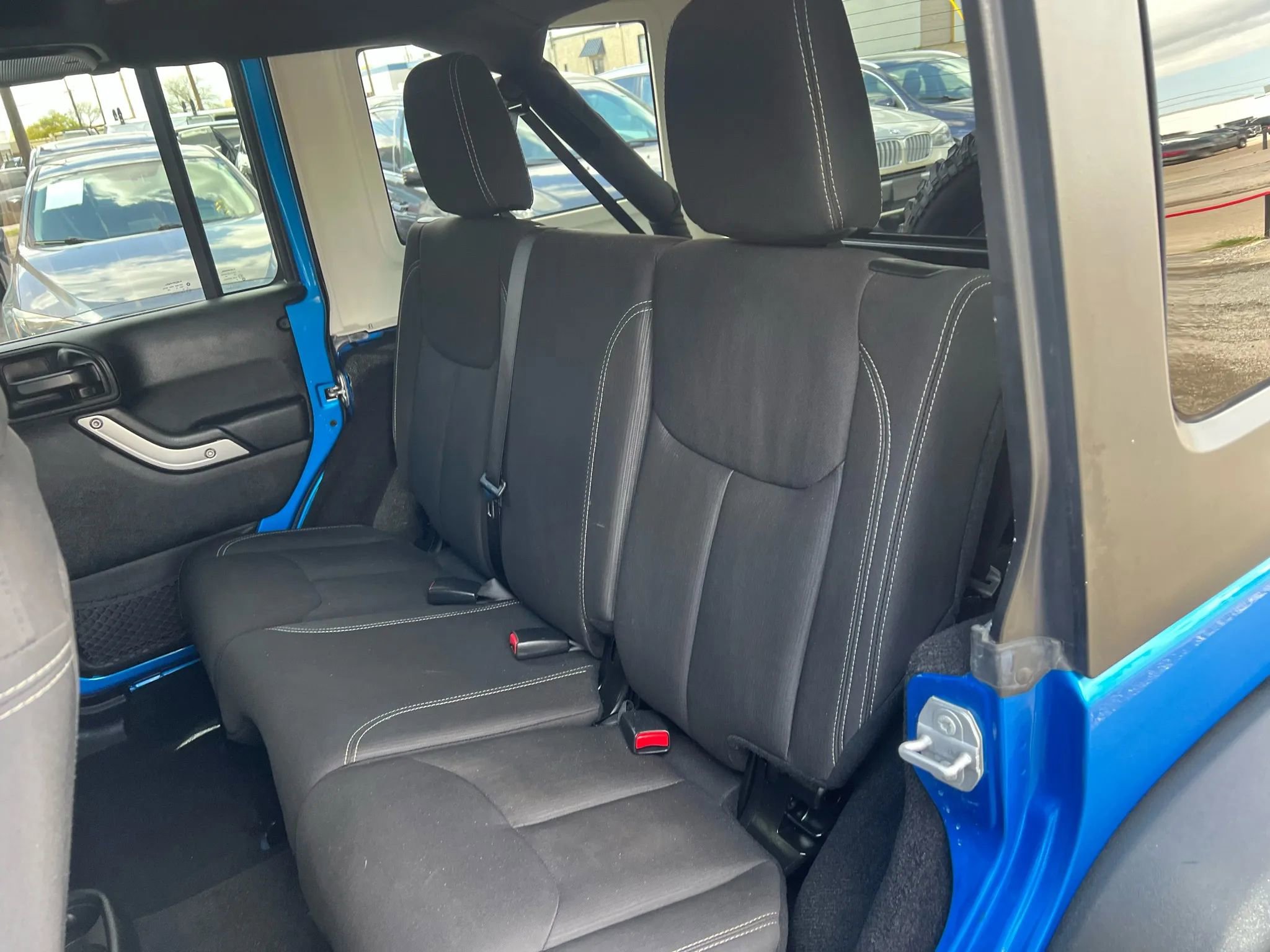 Used 2016 Jeep Wrangler Unlimited Rubicon w/ Connectivity Group image 24