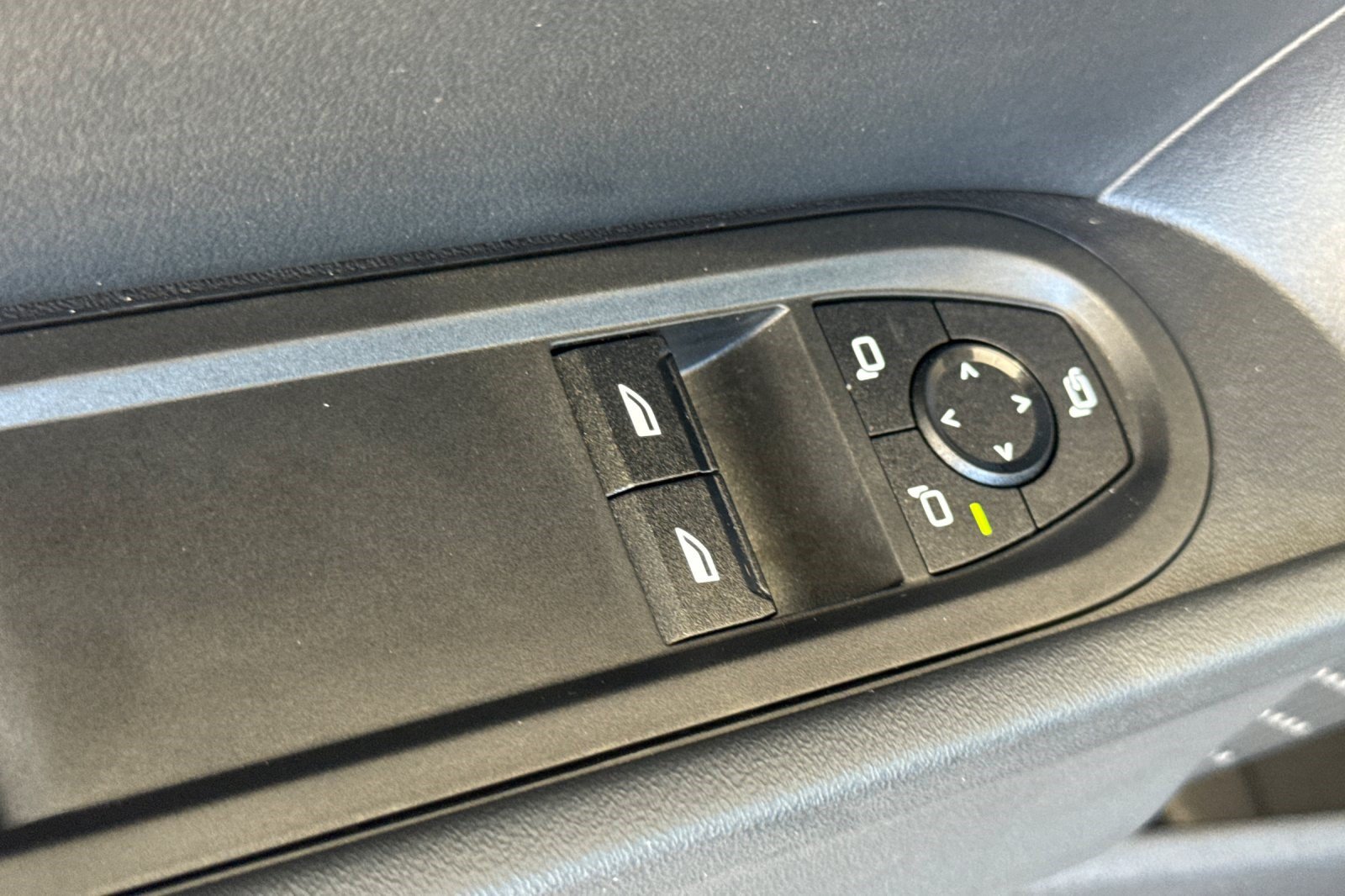 Used 2025 MINI Cooper 2-Door Hardtop FWD image 13