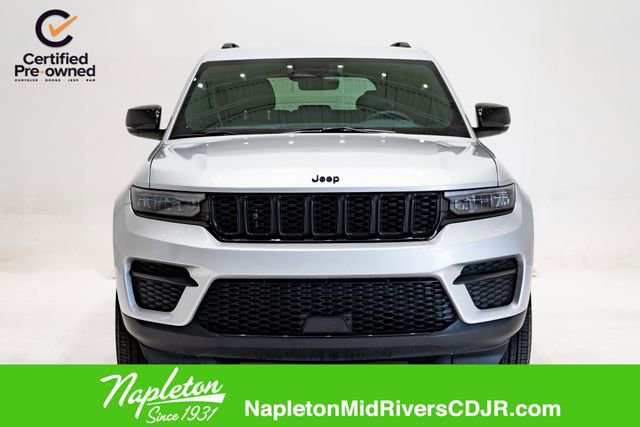 Used 2025 Jeep Grand Cherokee Altitude image 4