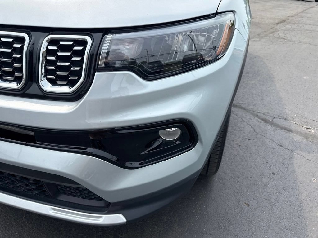 Certified 2025 Jeep Compass Limited AWD/4WD image 11