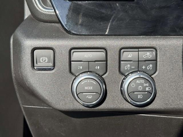 Certified 2026 GMC Sierra 1500 SLT AWD/4WD image 17