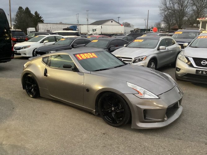 Used 2009 Nissan 370Z Touring w/ Sport Pkg image 2