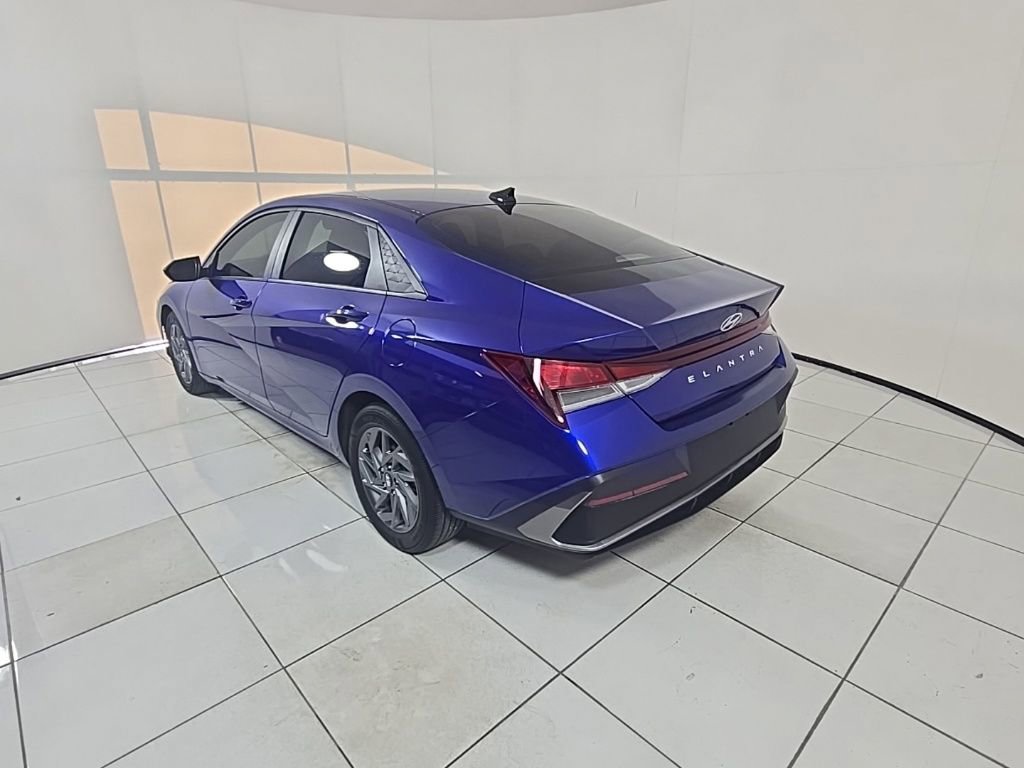 Used 2024 Hyundai Elantra SEL image 7