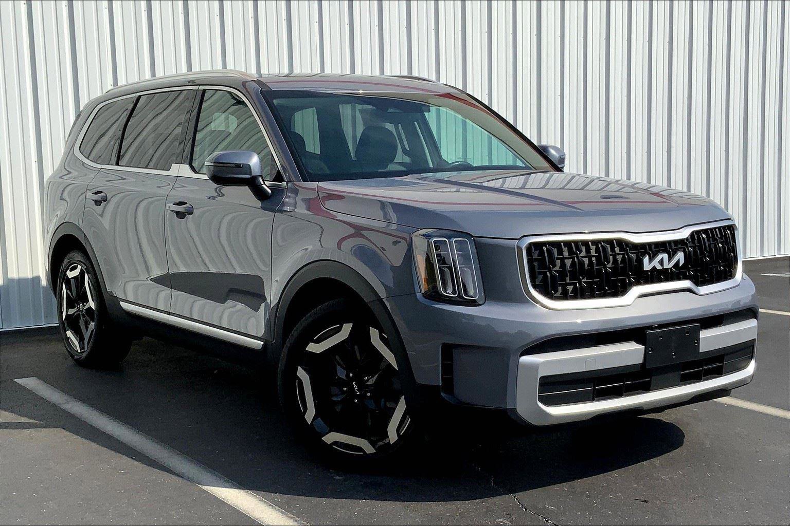 Used 2024 Kia Telluride EX w/ EX Captain's Chair Package image 34
