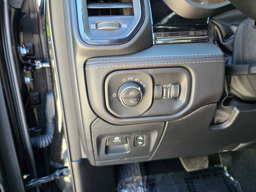 Certified 2026 RAM 1500 Limited w/ Body Color Bumper Group image 33