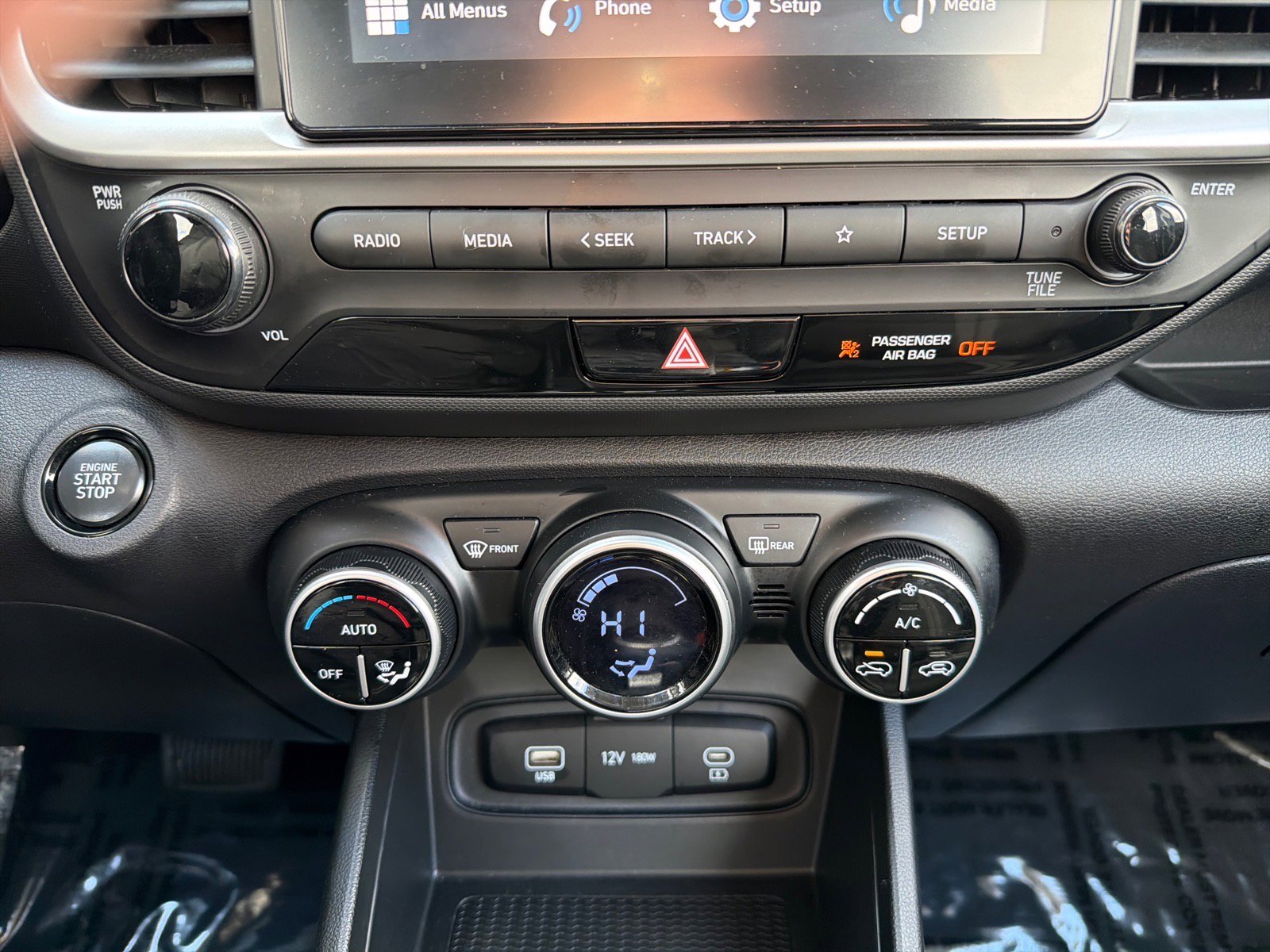 Used 2025 Hyundai Venue SEL image 19