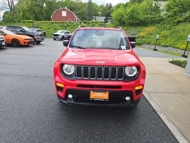 Used 2022 Jeep Renegade Latitude w/ Convenience Group AWD/4WD image 2