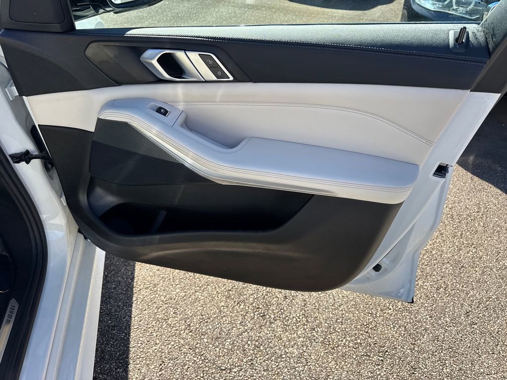 Used 2022 BMW X5 sDrive40i w/ M Sport Package RWD image 14