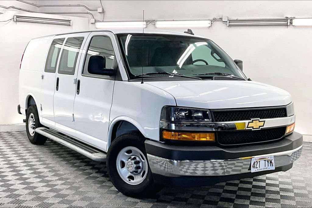 Used 2025 Chevrolet Express 2500 w/ Driver Convenience Package RWD image 11