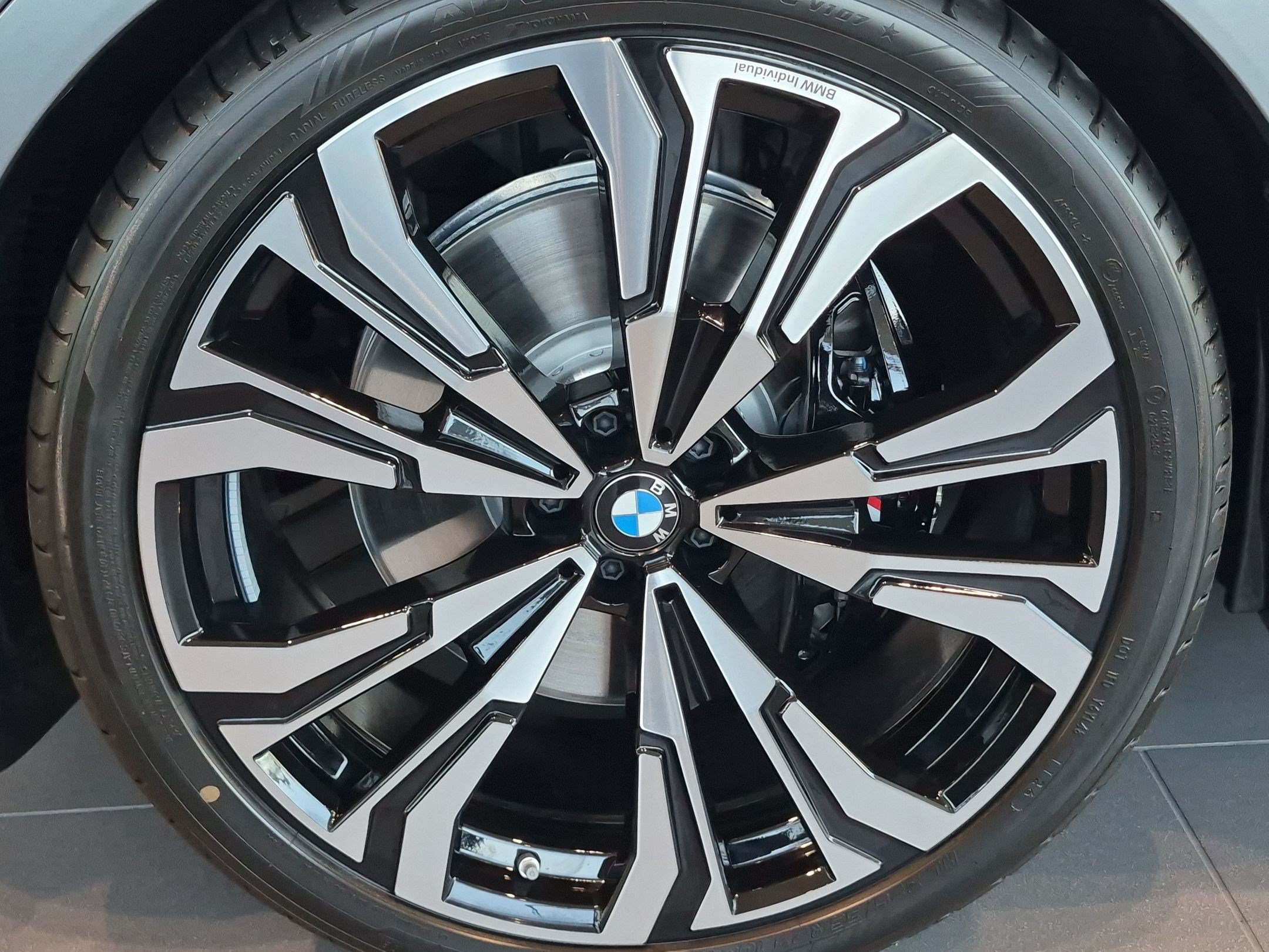 New 2027 BMW X7 M60i AWD/4WD image 13
