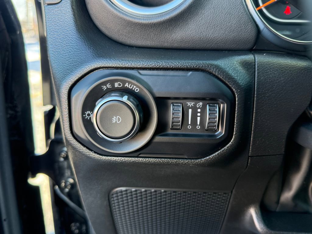 Used 2022 Jeep Wrangler Unlimited Sahara w/ Cold Weather Group image 21