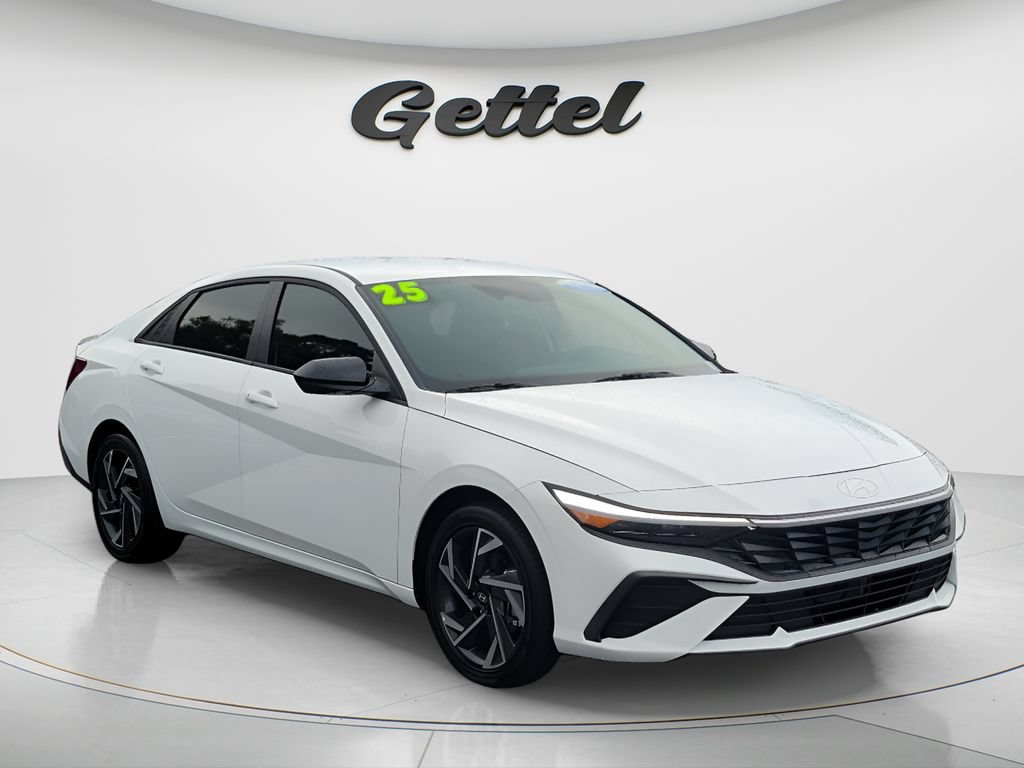 Certified 2025 Hyundai Elantra SEL FWD image 3