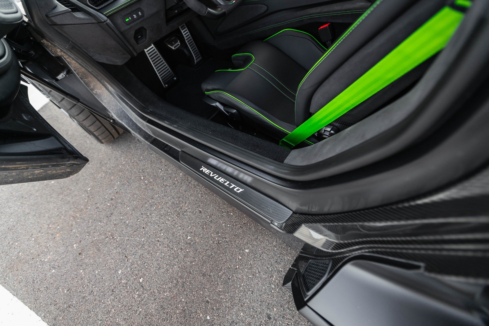 Used 2025 Lamborghini Revuelto AWD/4WD image 47