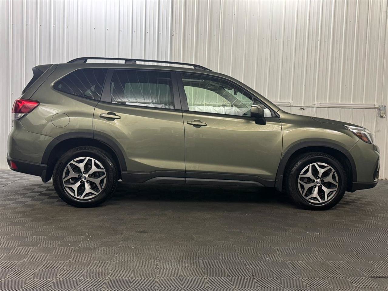 Used 2020 Subaru Forester Premium AWD/4WD image 5