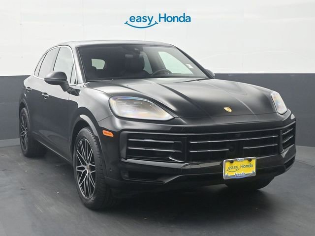 Used 2025 Porsche Cayenne image 2