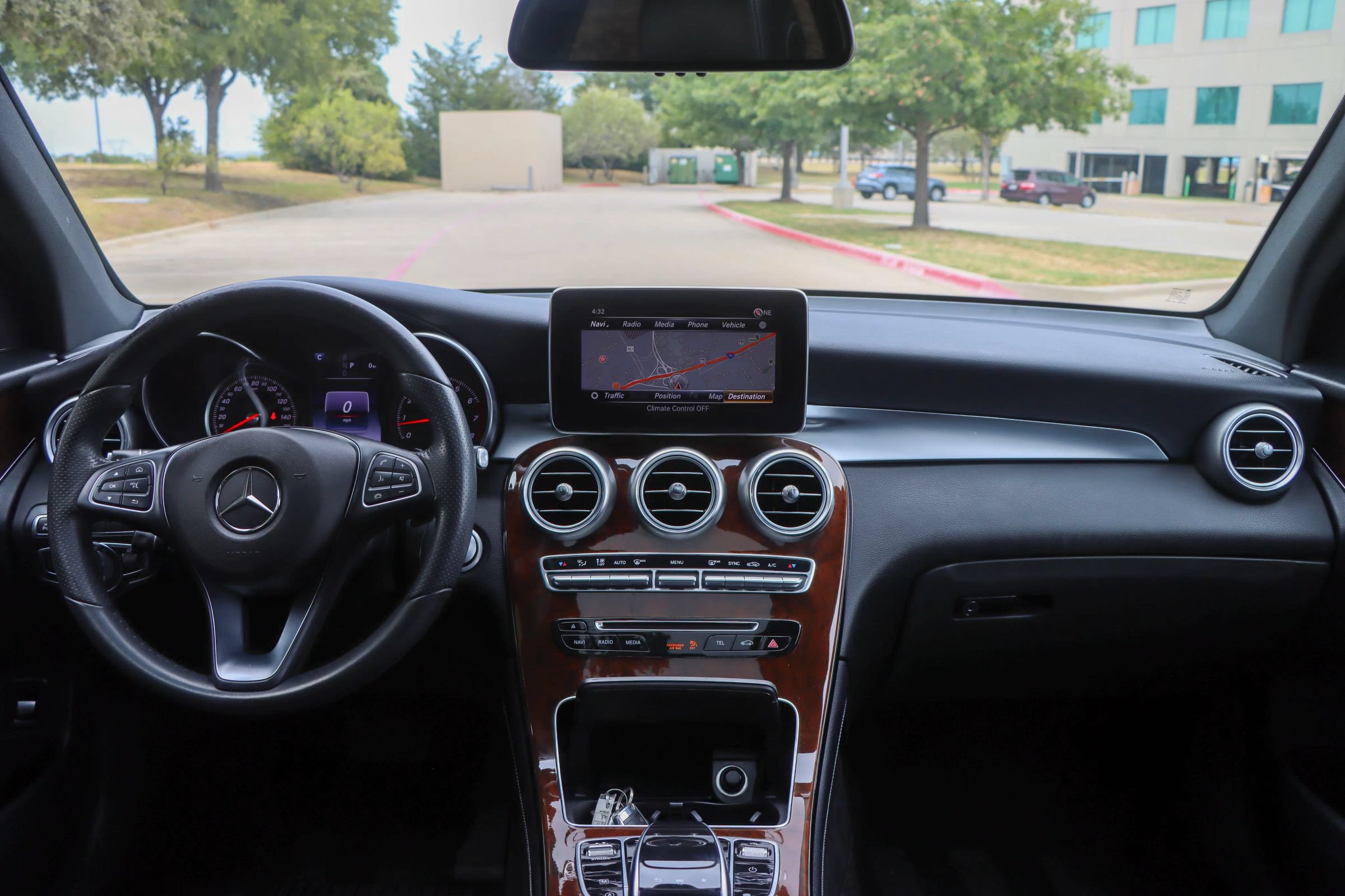 Used 2018 Mercedes-Benz GLC 300 w/ Multimedia Package image 26