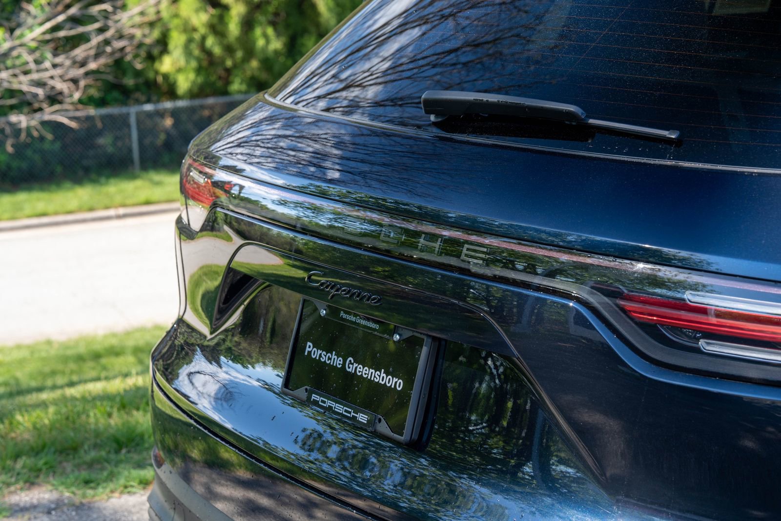 Certified 2023 Porsche Cayenne Platinum Edition image 15