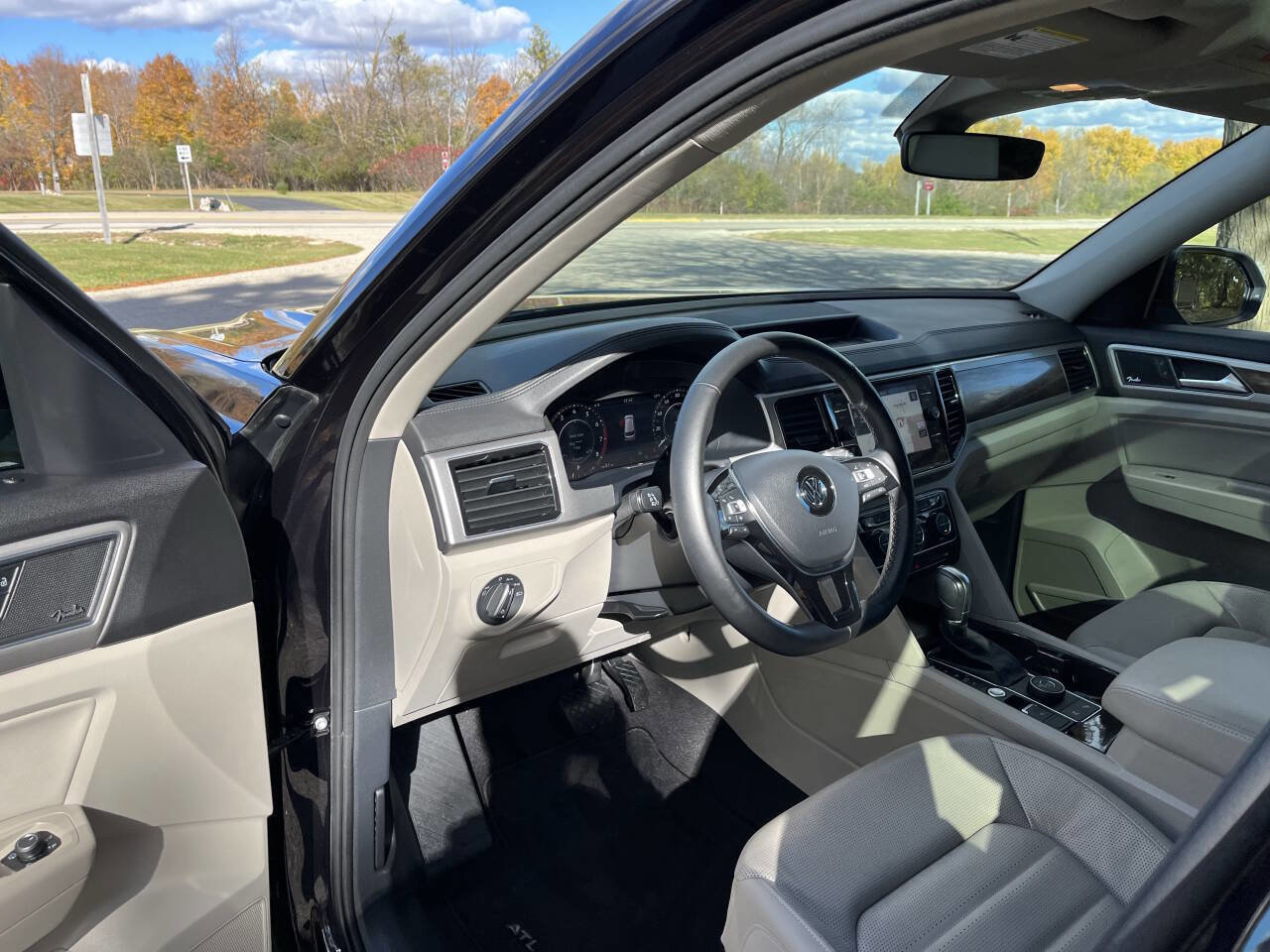 Used 2019 Volkswagen Atlas SEL Premium image 26