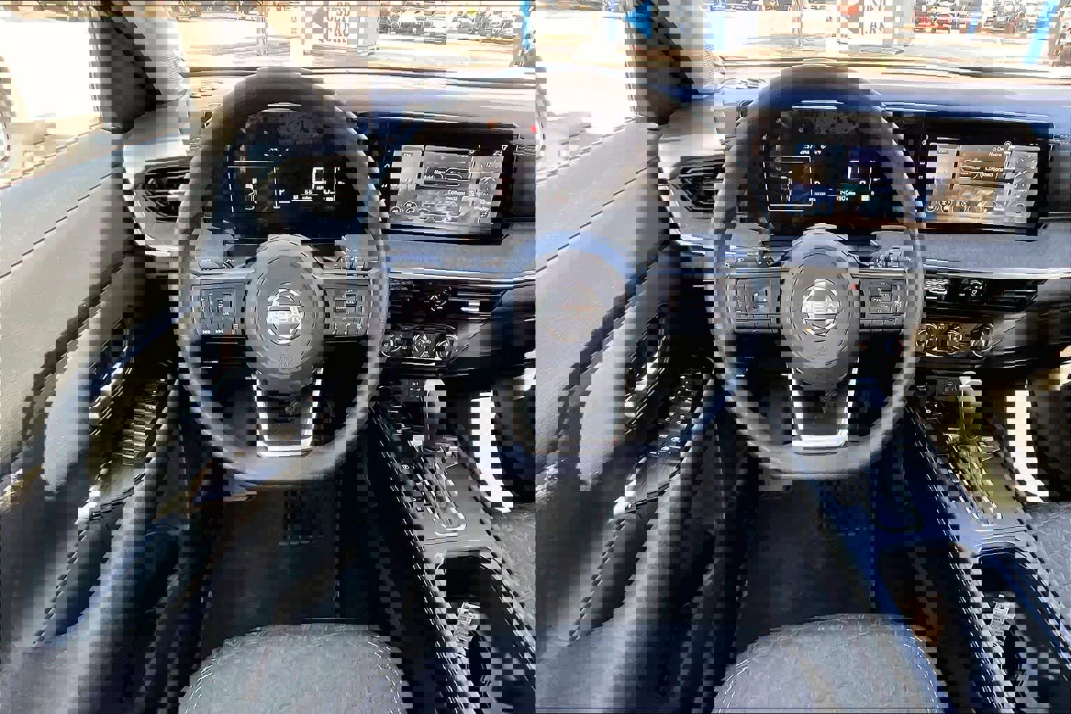 Used 2025 Nissan Kicks SV image 6