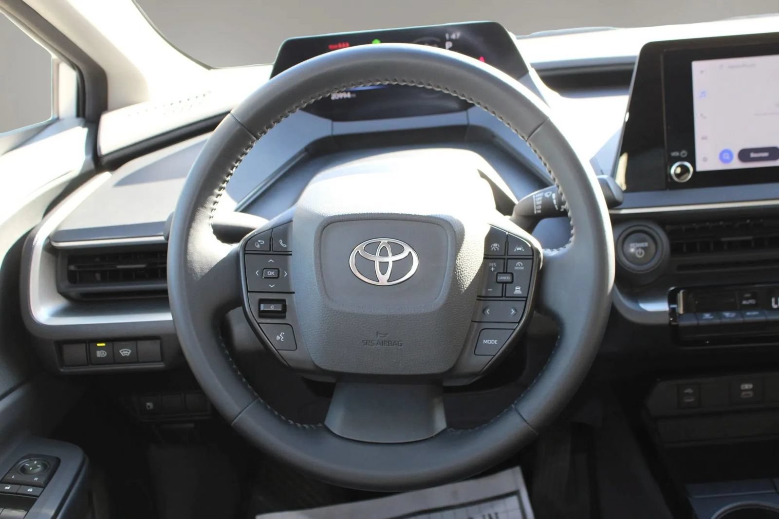 Used 2025 Toyota Prius LE FWD image 29