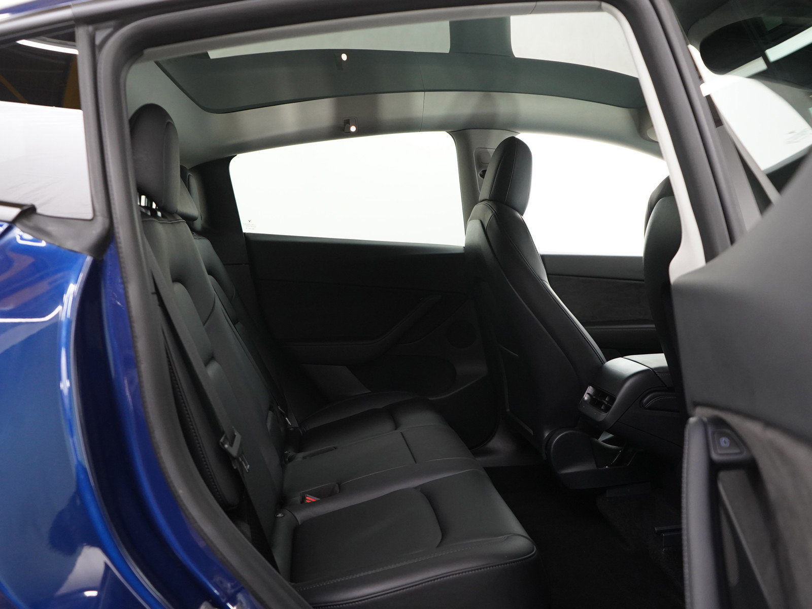 Used 2022 Tesla Model Y Long Range image 12