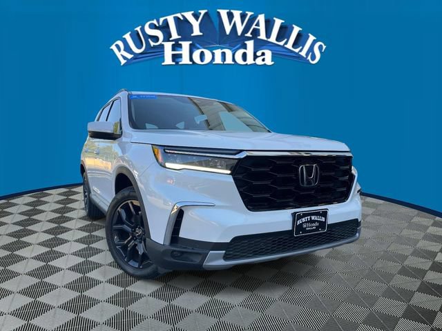 Certified 2025 Honda Pilot Touring image 1