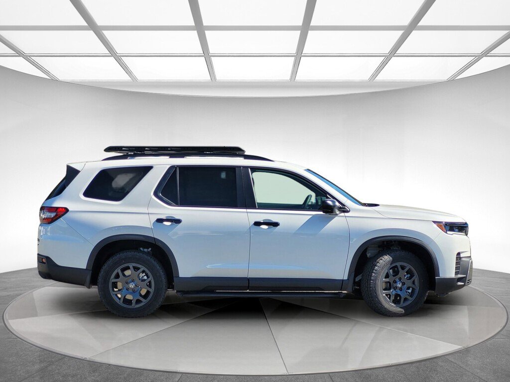 New 2026 Honda Pilot TrailSport image 2